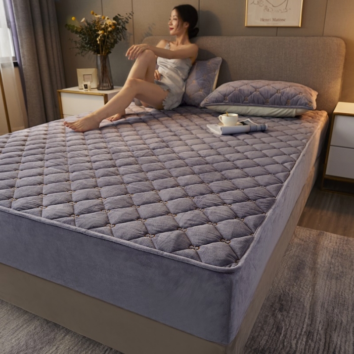 91家纺网 家纺一手货源 找家纺 欧邦 新款纯色水晶绒刺绣夹棉床笠 浅紫