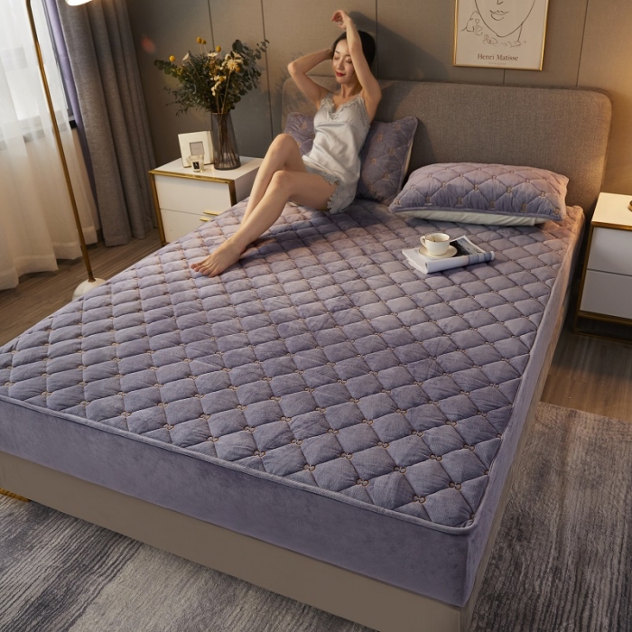 91家纺网 家纺一手货源 找家纺 欧邦 新款纯色水晶绒刺绣夹棉床笠 浅紫