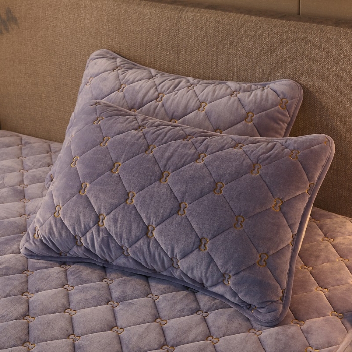 91家纺网 家纺一手货源 找家纺 欧邦 新款纯色水晶绒刺绣夹棉床笠 浅紫