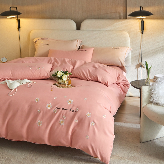 91家纺网 家纺一手货源 找家纺 凡客2021秋冬新款埃类棉刺绣磨毛四件套-樱语 樱语-浅粉