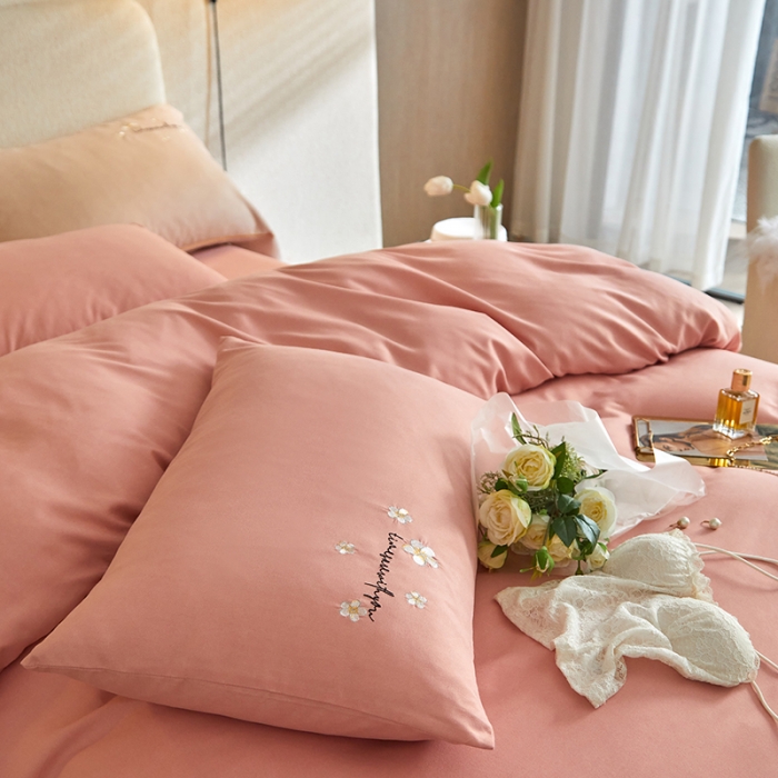 91家纺网 家纺一手货源 找家纺 凡客2021秋冬新款埃类棉刺绣磨毛四件套-樱语 樱语-浅粉