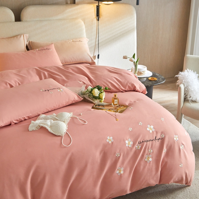 91家纺网 家纺一手货源 找家纺 凡客2021秋冬新款埃类棉刺绣磨毛四件套-樱语 樱语-浅粉