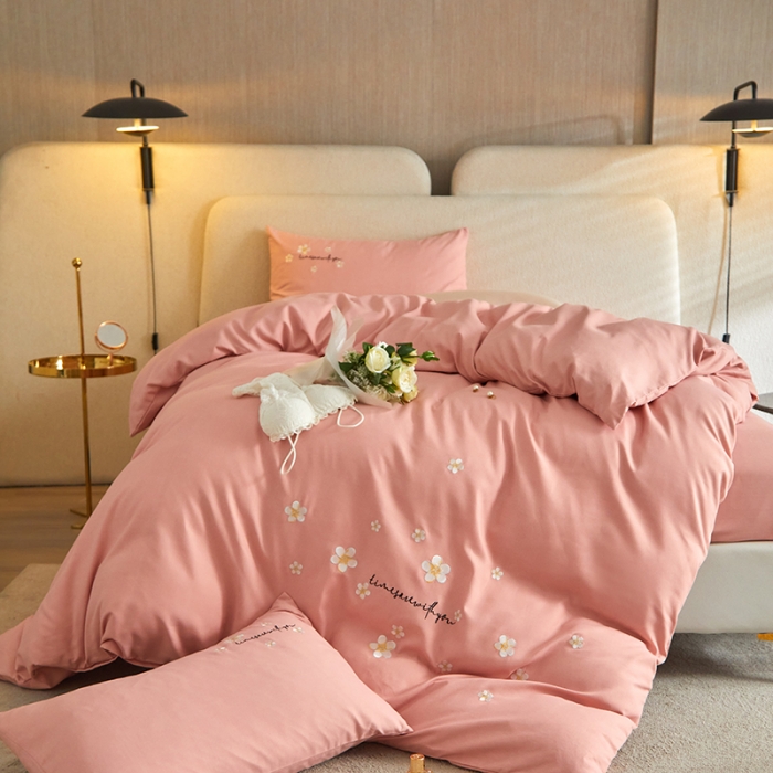 91家纺网 家纺一手货源 找家纺 凡客2021秋冬新款埃类棉刺绣磨毛四件套-樱语 樱语-浅粉