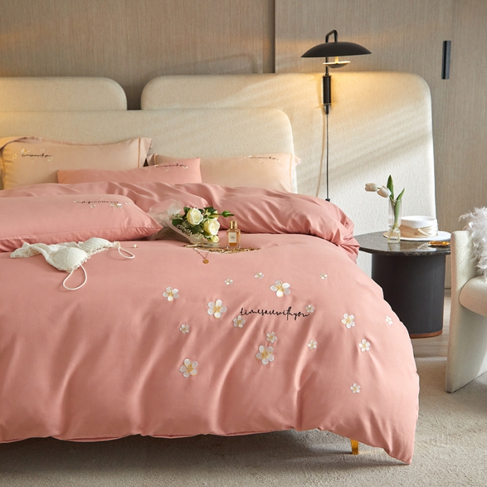 91家纺网 家纺一手货源 找家纺 凡客2021秋冬新款埃类棉刺绣磨毛四件套-樱语 樱语-浅粉