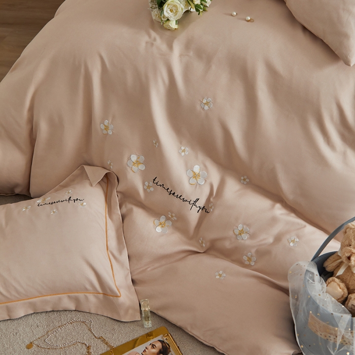 91家纺网 家纺一手货源 找家纺 凡客2021秋冬新款埃类棉刺绣磨毛四件套-樱语 樱语-浅咖