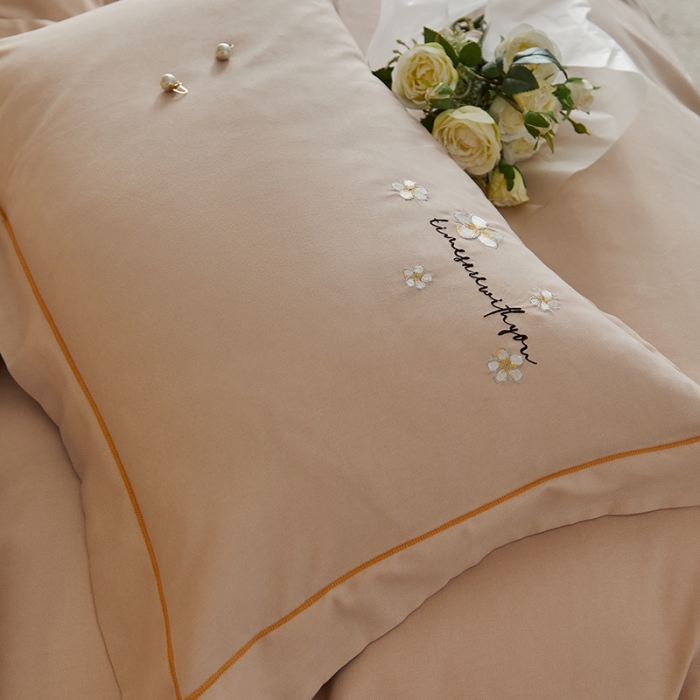 91家纺网 家纺一手货源 找家纺 凡客2021秋冬新款埃类棉刺绣磨毛四件套-樱语 樱语-浅咖