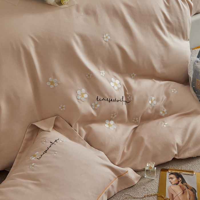 91家纺网 家纺一手货源 找家纺 凡客2021秋冬新款埃类棉刺绣磨毛四件套-樱语 樱语-浅咖