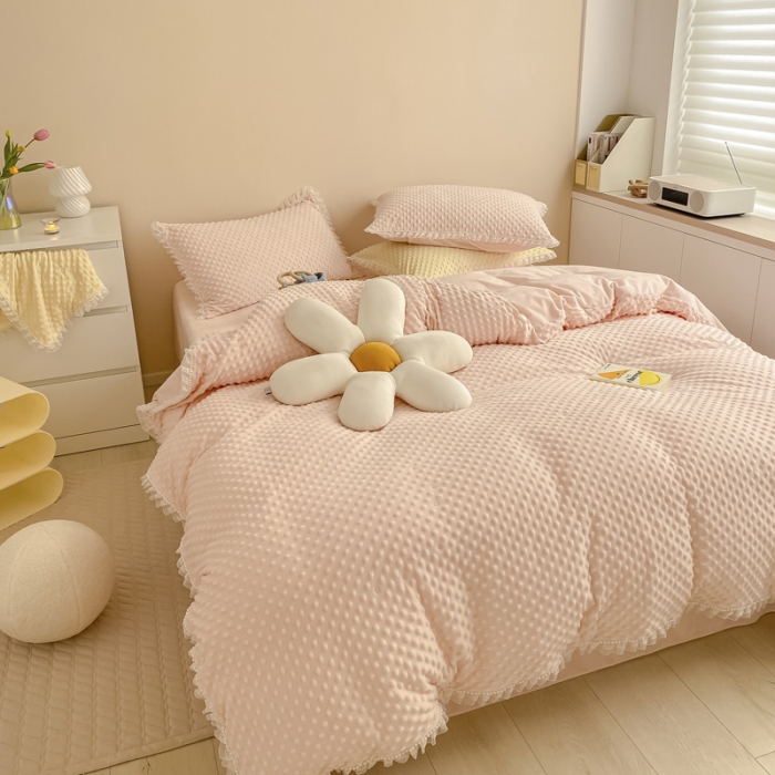 91家纺网 家纺一手货源 找家纺 玛奇朵2021新款豆豆绒珍珠款四件套-梦露系列 梦露-婴儿粉