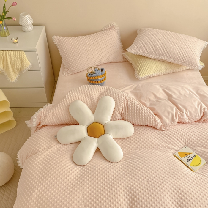 91家纺网 家纺一手货源 找家纺 玛奇朵2021新款豆豆绒珍珠款四件套-梦露系列 梦露-婴儿粉