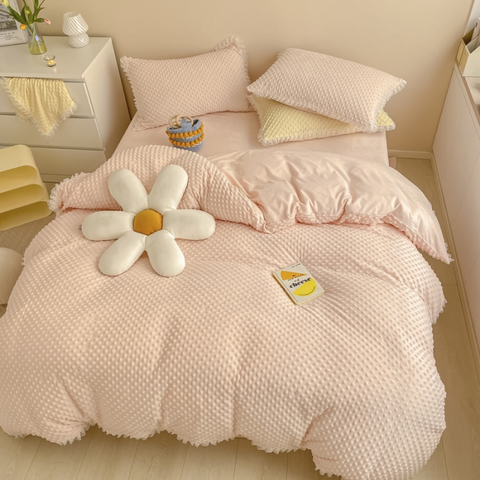 91家纺网 家纺一手货源 找家纺 玛奇朵2021新款豆豆绒珍珠款四件套-梦露系列 梦露-婴儿粉