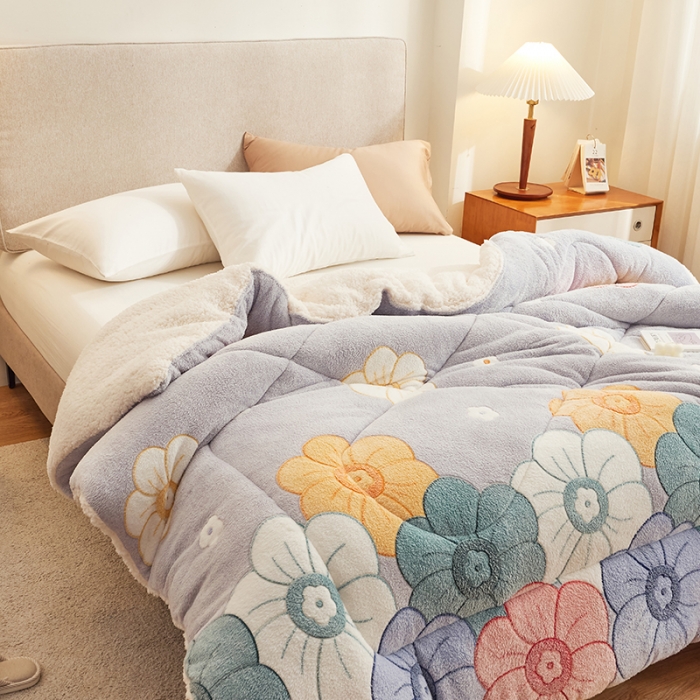 91家纺网 家纺一手货源 找家纺 佰亿莱 2024新款双面绒A版雪花绒B版羊羔绒冬被 花团锦簇