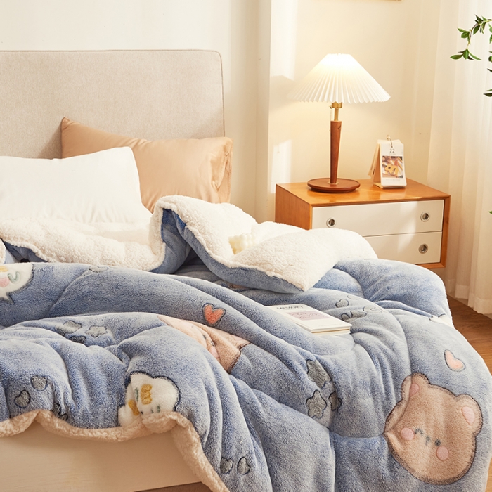 91家纺网 家纺一手货源 找家纺 佰亿莱 2024新款双面绒A版雪花绒B版羊羔绒冬被 泰迪熊