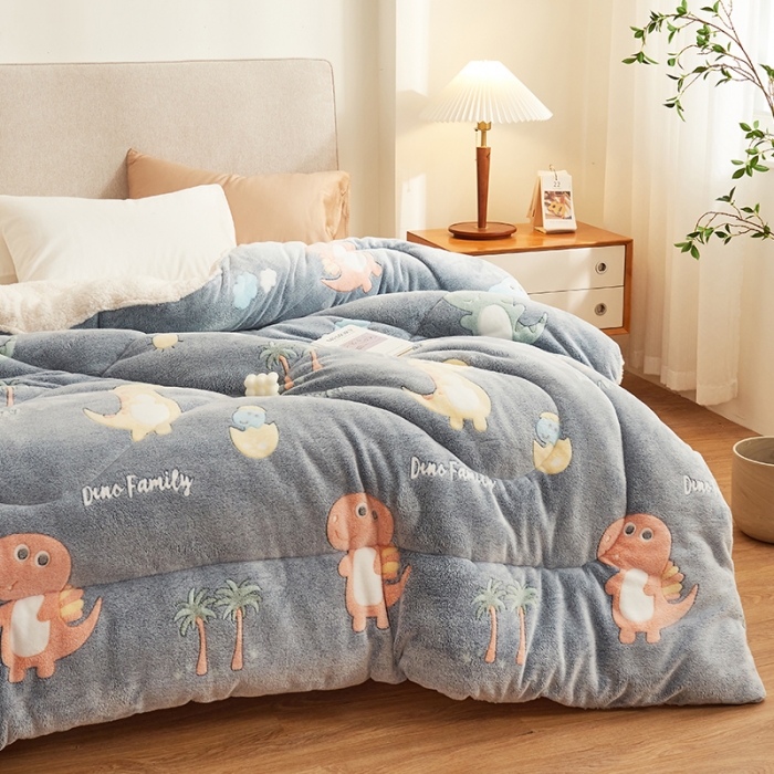 91家纺网 家纺一手货源 找家纺 佰亿莱 2024新款双面绒A版雪花绒B版羊羔绒冬被 小怪兽