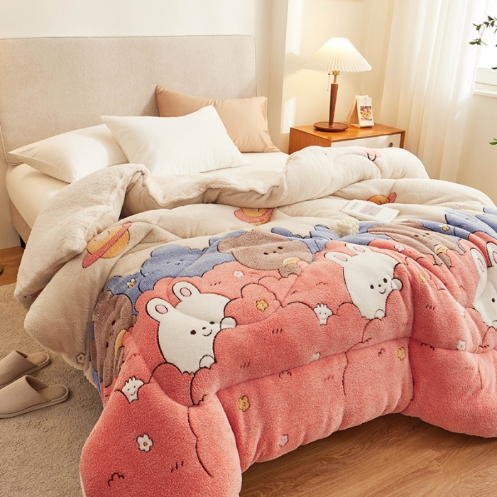 91家纺网 家纺一手货源 找家纺 佰亿莱 2024新款双面绒A版雪花绒B版羊羔绒冬被 熊出没