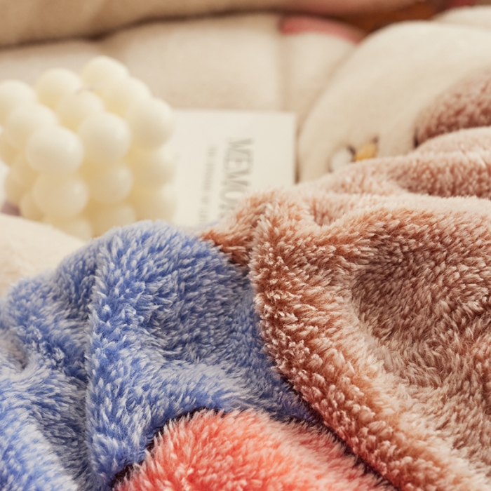 91家纺网 家纺一手货源 找家纺 佰亿莱 2024新款双面绒A版雪花绒B版羊羔绒冬被 熊出没