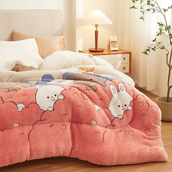 91家纺网 家纺一手货源 找家纺 佰亿莱 2024新款双面绒A版雪花绒B版羊羔绒冬被 熊出没