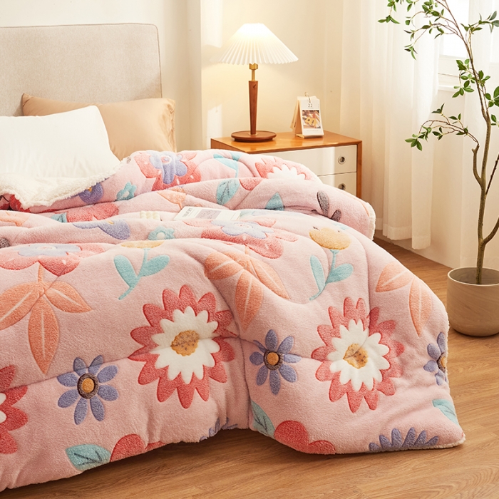 91家纺网 家纺一手货源 找家纺 佰亿莱 2024新款双面绒A版雪花绒B版羊羔绒冬被 雪绒花