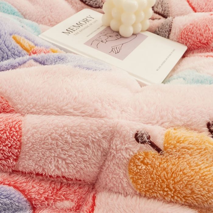 91家纺网 家纺一手货源 找家纺 佰亿莱 2024新款双面绒A版雪花绒B版羊羔绒冬被 雪绒花