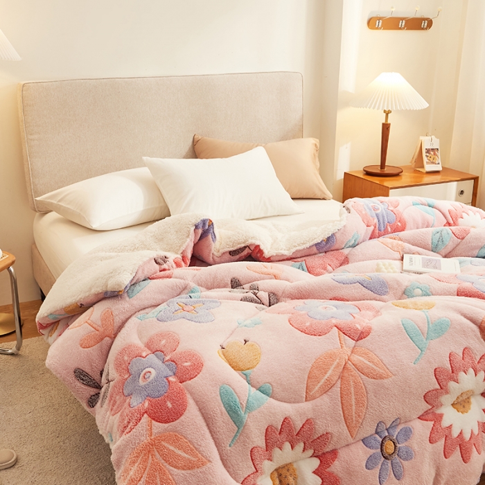 91家纺网 家纺一手货源 找家纺 佰亿莱 2024新款双面绒A版雪花绒B版羊羔绒冬被 雪绒花