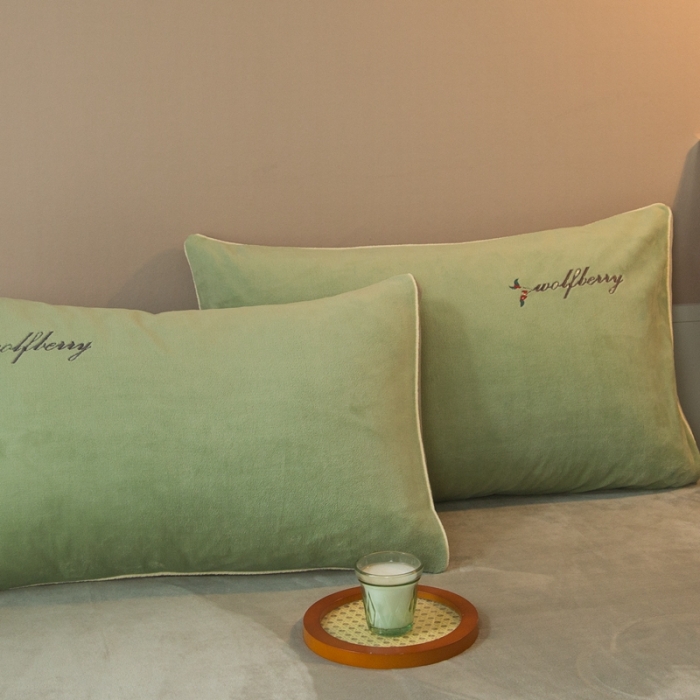 91家纺网 家纺一手货源 找家纺 凡客家居 2021秋冬新款工艺款牛奶绒四件套 繁华梦语-绿