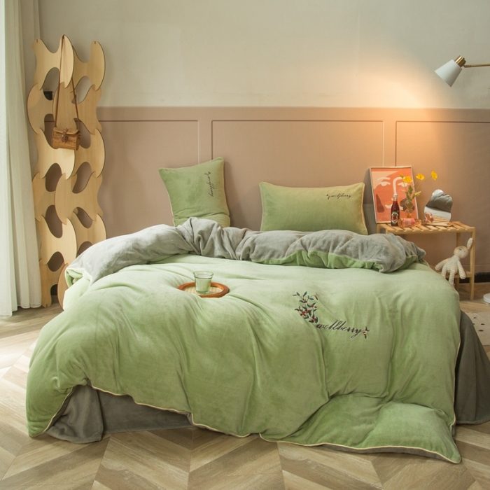 91家纺网 家纺一手货源 找家纺 凡客家居 2021秋冬新款工艺款牛奶绒四件套 繁华梦语-绿