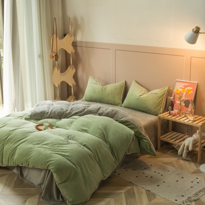 91家纺网 家纺一手货源 找家纺 凡客家居 2021秋冬新款工艺款牛奶绒四件套 繁华梦语-绿