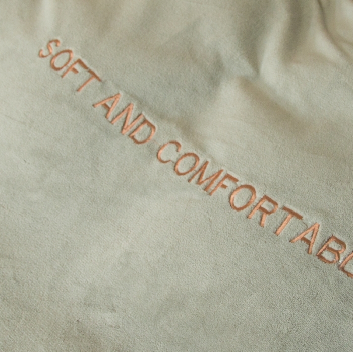 91家纺网 家纺一手货源 找家纺 凡客家居 2021秋冬新款工艺款牛奶绒四件套 格调-灰