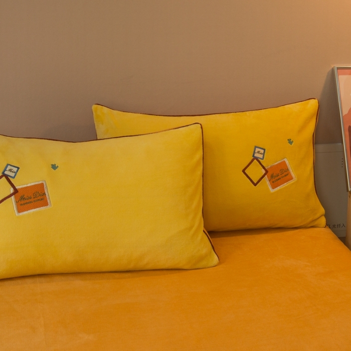 91家纺网 家纺一手货源 找家纺 凡客家居 2021秋冬新款工艺款牛奶绒四件套 方格