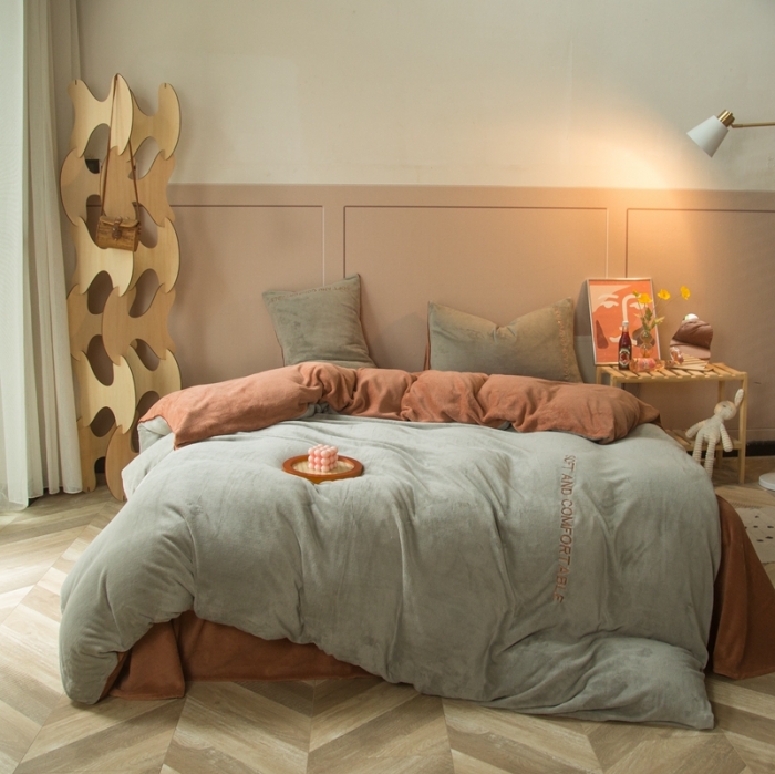 91家纺网 家纺一手货源 找家纺 凡客家居 2021秋冬新款工艺款牛奶绒四件套 格调-灰