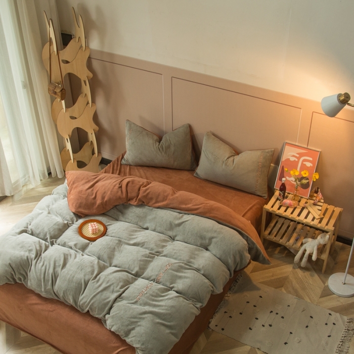 91家纺网 家纺一手货源 找家纺 凡客家居 2021秋冬新款工艺款牛奶绒四件套 格调-灰