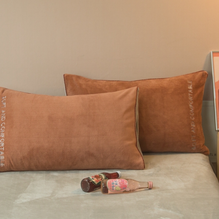 91家纺网 家纺一手货源 找家纺 凡客家居 2021秋冬新款工艺款牛奶绒四件套 格调-咖