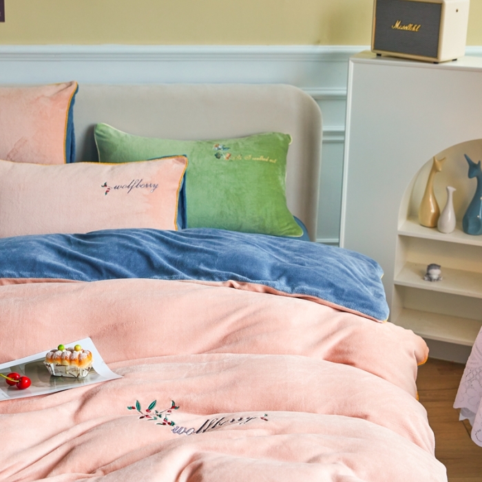 91家纺网 家纺一手货源 找家纺 凡客家居 2021秋冬新款工艺款牛奶绒四件套 花开结果