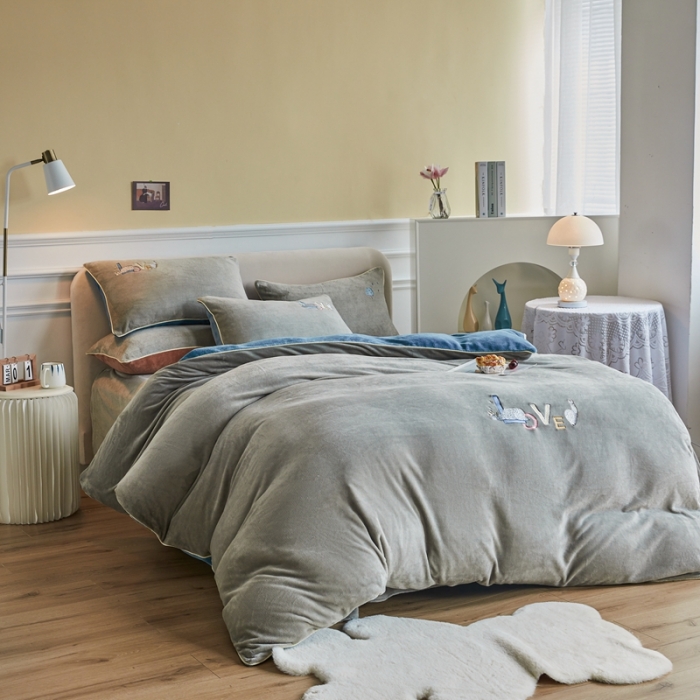 91家纺网 家纺一手货源 找家纺 凡客家居 2021秋冬新款工艺款牛奶绒四件套 梦之爱恋