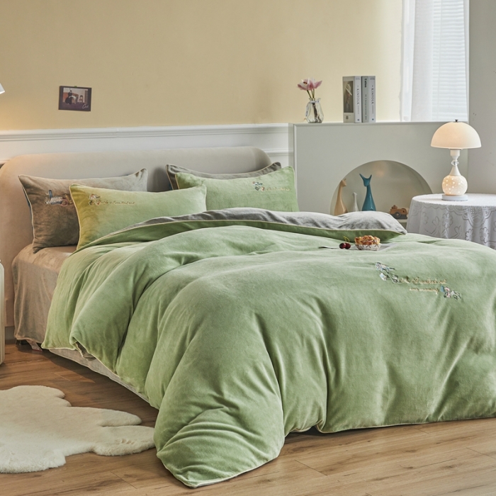 91家纺网 家纺一手货源 找家纺 凡客家居 2021秋冬新款工艺款牛奶绒四件套 沁园花香