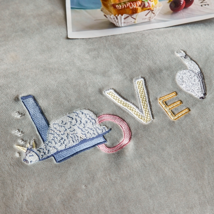 91家纺网 家纺一手货源 找家纺 凡客家居 2021秋冬新款工艺款牛奶绒四件套 梦之爱恋