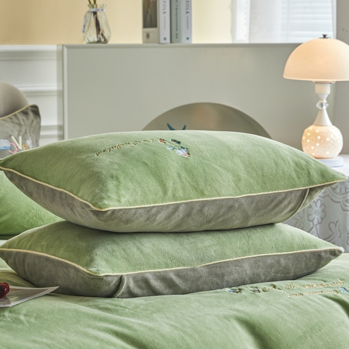 91家纺网 家纺一手货源 找家纺 凡客家居 2021秋冬新款工艺款牛奶绒四件套 沁园花香