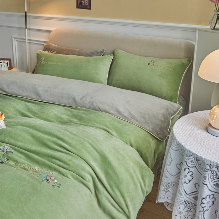 91家纺网 家纺一手货源 找家纺 凡客家居 2021秋冬新款工艺款牛奶绒四件套 沁园花香