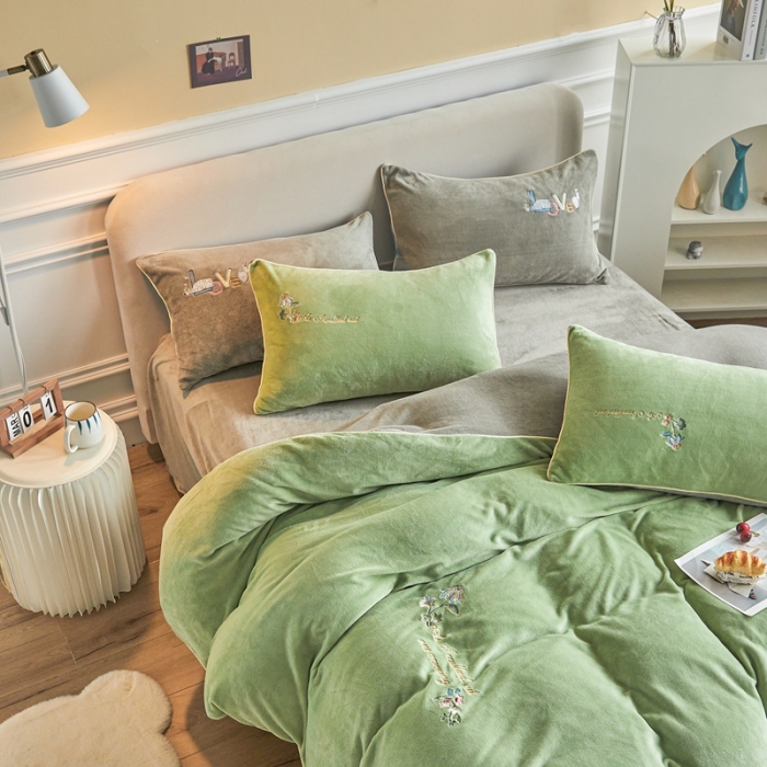 91家纺网 家纺一手货源 找家纺 凡客家居 2021秋冬新款工艺款牛奶绒四件套 沁园花香