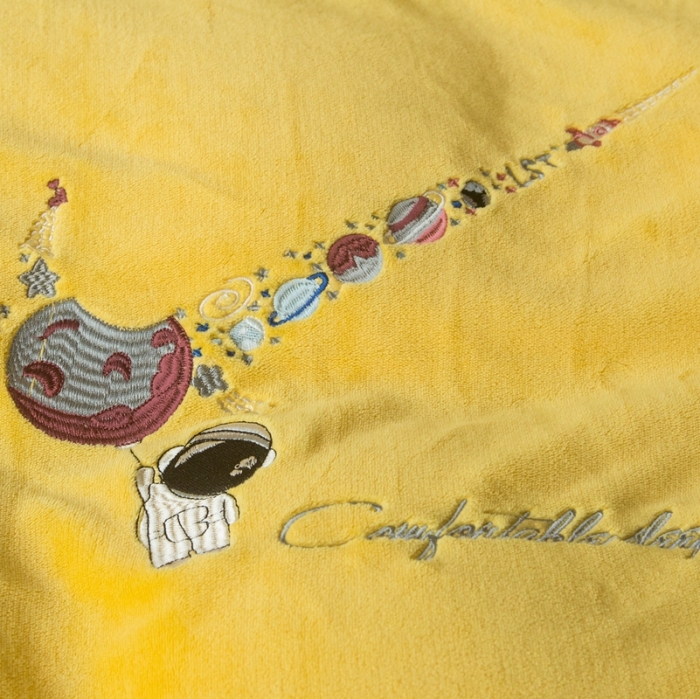 91家纺网 家纺一手货源 找家纺 凡客家居 2021秋冬新款工艺款牛奶绒四件套 外星人-黄