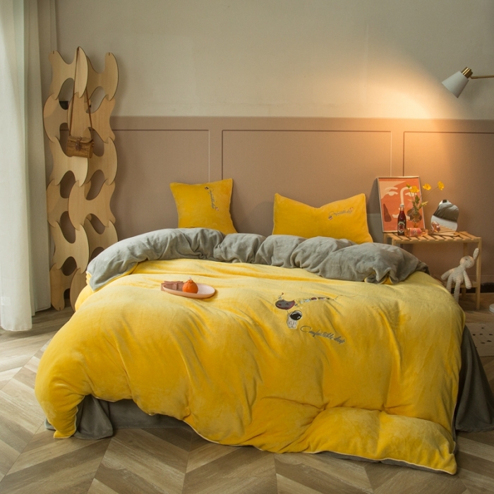 91家纺网 家纺一手货源 找家纺 凡客家居 2021秋冬新款工艺款牛奶绒四件套 外星人-黄