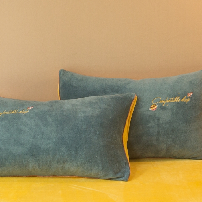 91家纺网 家纺一手货源 找家纺 凡客家居 2021秋冬新款工艺款牛奶绒四件套 外星人-蓝