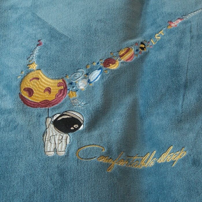 91家纺网 家纺一手货源 找家纺 凡客家居 2021秋冬新款工艺款牛奶绒四件套 外星人-蓝