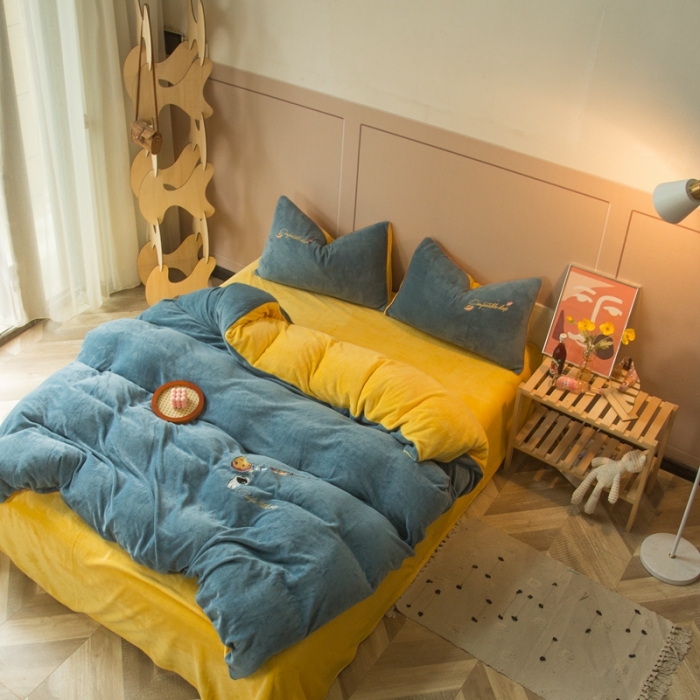 91家纺网 家纺一手货源 找家纺 凡客家居 2021秋冬新款工艺款牛奶绒四件套 外星人-蓝