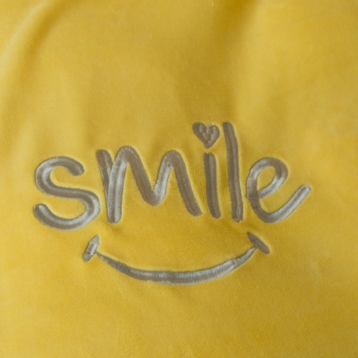 91家纺网 家纺一手货源 找家纺 凡客家居 2021秋冬新款工艺款牛奶绒四件套 微微一笑-黄