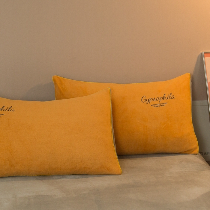 91家纺网 家纺一手货源 找家纺 凡客家居 2021秋冬新款工艺款牛奶绒四件套 熊宝宝