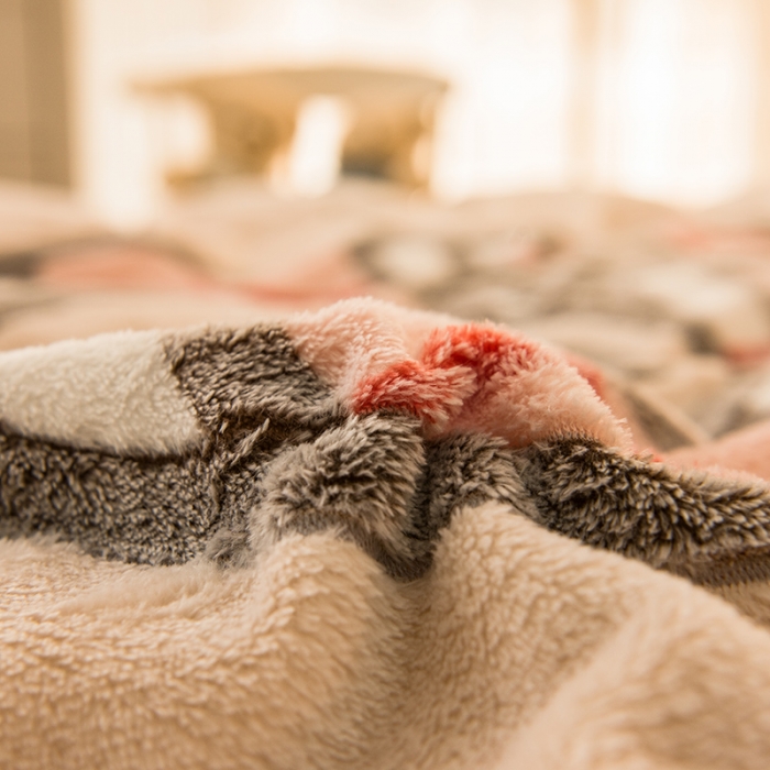 91家纺网 家纺一手货源 找家纺 懒猫家纺 2021新款大版雪花绒四件套 宝莉熊