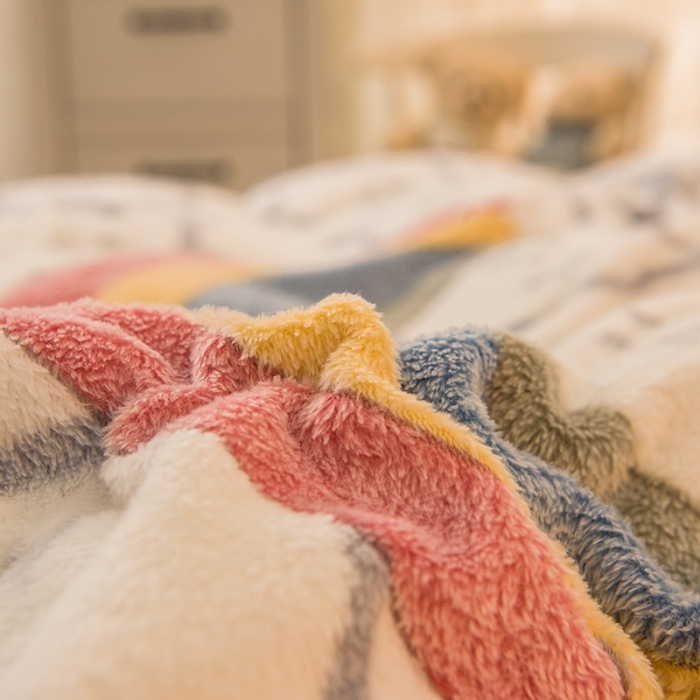 91家纺网 家纺一手货源 找家纺 懒猫家纺 2021新款大版雪花绒四件套 彩虹微笑