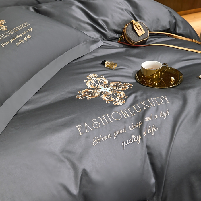 91家纺网 家纺一手货源 找家纺 凡客2022春夏新款浪漫时节60S贡缎长绒棉绣花四件套 浪漫时节（深灰）