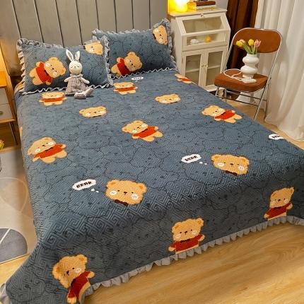 91家纺网 家纺一手货源 找家纺 索飞特牛奶绒夹棉绗缝床盖三件套 绅士熊