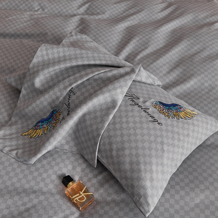 91家纺网 家纺一手货源 找家纺 凡客 2021秋冬新款天使之翼埃类棉刺绣磨毛四件套 天使之翼-银灰